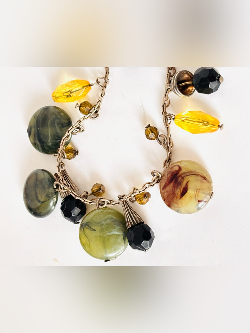 🌷5/25$ vintage Claire's charm necklace featuring an earthy boho palette